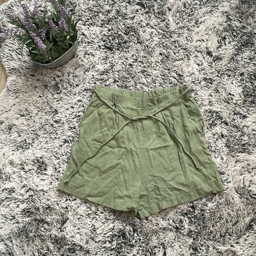 Sozy brand olive colored linen shorts size medium. Elastic waistband